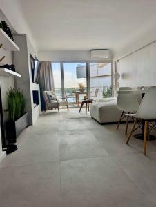 VOULIAGMENI ON THE BEACH