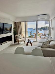 VOULIAGMENI ON THE BEACH