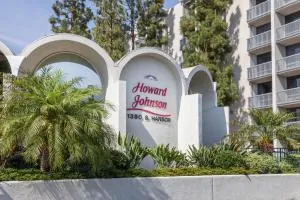 Howard Johnson by Wyndham Anaheim Hotel & Water Playground