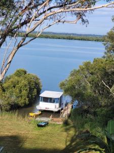 Camp in Style - Waterfront Guesthouse