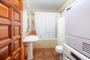 Maravilloso chalet con piscina en Baza