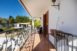 Maravilloso chalet con piscina en Baza