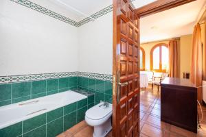 Maravilloso chalet con piscina en Baza