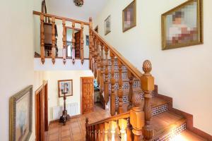 Maravilloso chalet con piscina en Baza