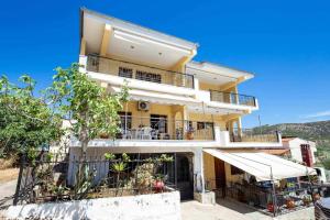 Elia Apartment Potos