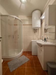 Jenna Apartments - Sindy