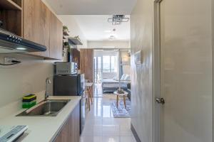 Comfy City Studio with Balcony and Sunsets