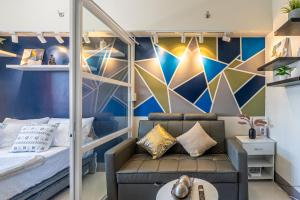 Comfy City Studio with Balcony and Sunsets