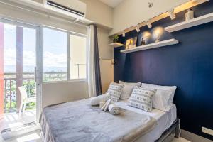 Comfy City Studio with Balcony and Sunsets