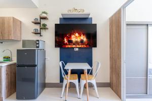 Comfy City Studio with Balcony and Sunsets