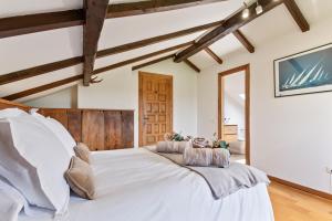 Figares, casa con piscina