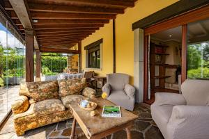 Figares, casa con piscina