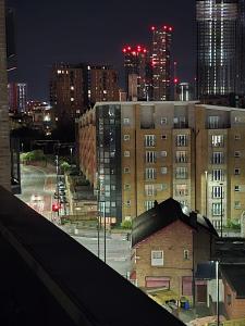 Mega7 Spacious 2Bedroom Apartment, 2 Bathrooms, Balcony and Free Parking