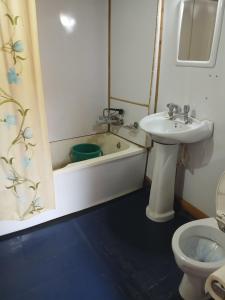 Houseboat Queen Of Africa