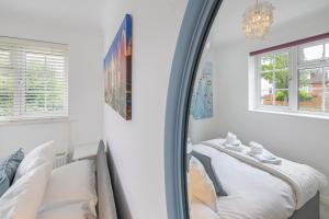 Quiet Mews House with PARKING and GARDEN close to centre and beach