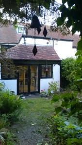 Cosy cottage+ secluded garden