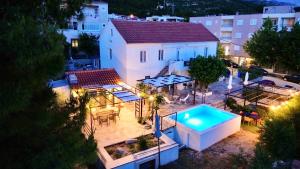 Summer app Pool spa Jacuzzi city center