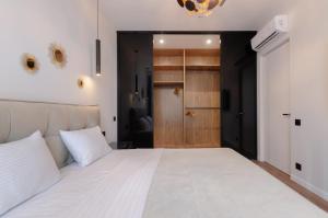 Petrovdom 2-5 new apartment in RC Novopecherski Lypky, 19B Andrii Verkhogliad Street