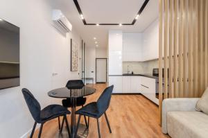 Petrovdom 2-5 new apartment in RC Novopecherski Lypky, 19B Andrii Verkhogliad Street