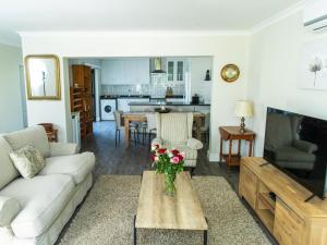 Bella Casa Luxury 2-Bedroom Apartment