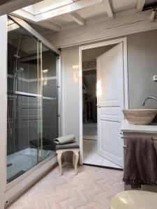 Villas Maison de Charme Uzes piscine 6 a 7 Personnes en pleine nature : photos des chambres