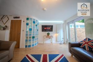 Modern 4 Bed 3 Bath House - 4 Groups with FREE Parking - Central London