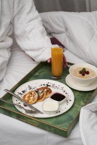 Prime Hotel Addore Palácée - Near Mumbai Airport , Visa Consultant , Jio World Convention Centre BKC