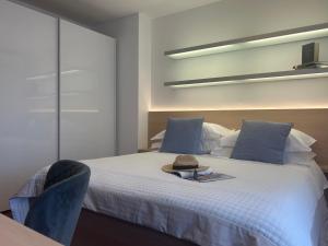 VELEBOS SUPERIOR APARTMENT - spacious luxury four-room apartment on 220 m2 - panoramic view of the sea and islands - prestigious location by the sea to the new city center of Žnjan - top amenities - free garage parking space