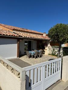 HOLIDAYLAND BAIE DES OLIVIERS VILLA 36m2 1chambre fermée 6 couchages ou VILLA 41M2 2chambres fermées 7 couchages