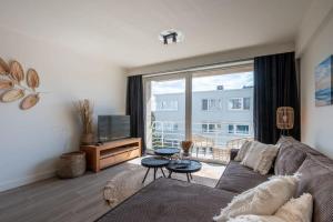 Modern apartment close to the beach for 6