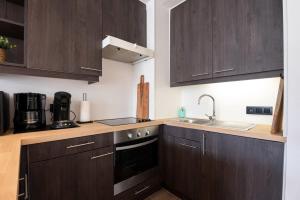 Modern apartment close to the beach for 6