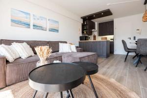 Modern apartment close to the beach for 6