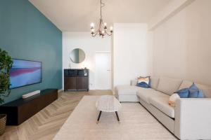 Beautiful renovated apartment in an authentic building