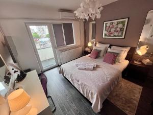 FLH Liberty Home - 2 Queen Beds, Balcony & Free Parking