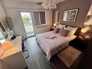 FLH - Liberty Home Balcony Free Parking 2 QueenSize Beds