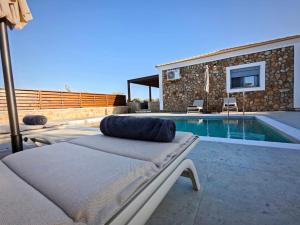 Mandilaria stone house