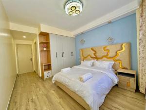 Elegant executive two bedroom apartment with heated swimming pool ,fully equipped gym ,ample parking space and designated child play area and relaxing roof top spot with breathtaking city views thus offering luxury and comfort