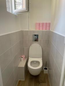 Logement : 2 chambres (5 couchages), salle de bain