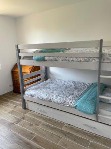 Sejours a la campagne Logement : 2 chambres (5 couchages), salle de bain : photos des chambres
