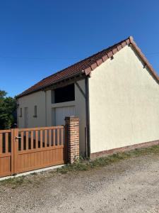 Logement : 2 chambres (5 couchages), salle de bain