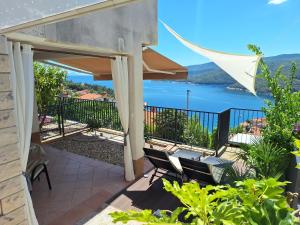 Studio Apartment Đuli Rabac with private hot tub and free parking