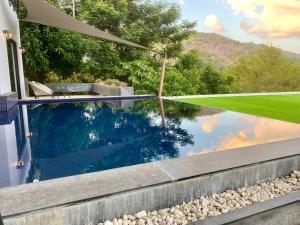Infinity Pool Apartment at Viewpoint Villas