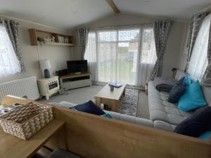 Golden Dunes Retreat, Dog-Friendly Stay at Par Sands Holiday Park, Cornwall