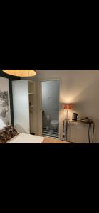 CHAMBRE COCOONING centre ville des Sables DOlonne quartier Gare Saint Michel située à 1 kilomètre du remblai