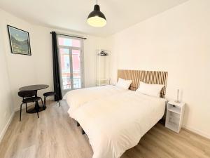 Auberges de jeunesse Lourdes Backpackers : Chambre Lits Jumeaux avec Salle de Bains Privative