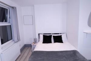 Cosy 3 Bedroom Apartment Near The O2