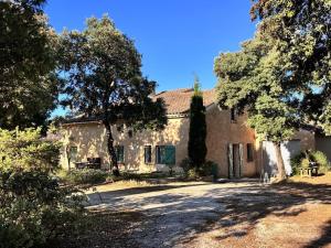 Villas Maison de Charme Uzes piscine 6 a 7 Personnes en pleine nature : photos des chambres
