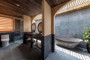Scenic Mountain Ecolodge Ninh Binh