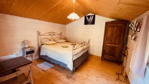 Chalet avec piscine privée dans la forêt