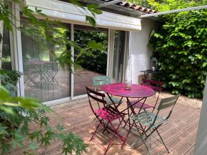 Maisons de vacances Mas de charme Jas de Berrias piscine proche Les Vans Ruoms Gorges Ardeche : photos des chambres